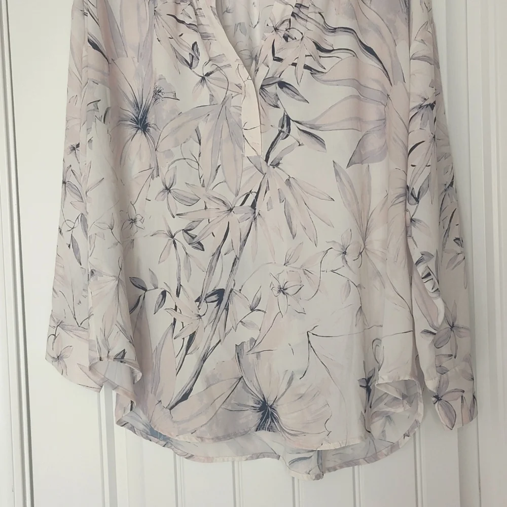 Lysse Blouse - Picture 4 of 9